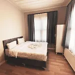 אכסניה Piya Boutique *
